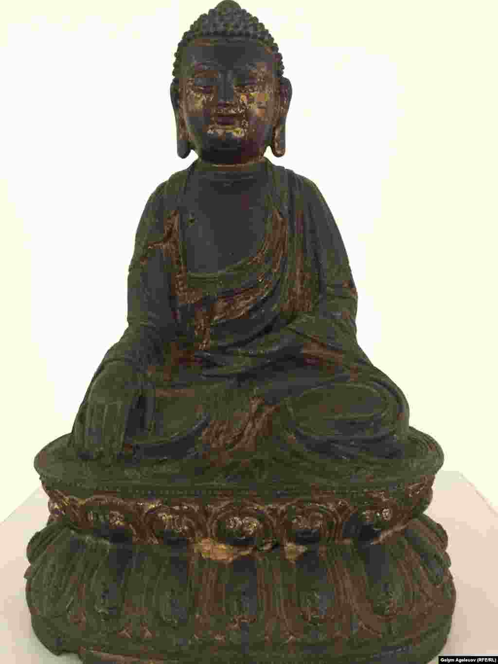 Будда, сидящий на двойном лотосовом троне. Бронза, Китай, эпоха Мин (1368 &ndash; 1644).