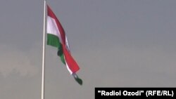 د تاجکستان ملي بیرغ