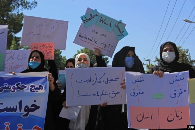 Afganistanke protestuju u Heratu 2. septembra 2021.