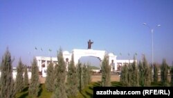 Hojamedow: "Baglaryň guradylyp-guradylmaýanyna prokurorlar gözegçilik edip durýarlar".