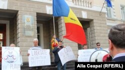 Protest spontan după arestarea a patru membri ai Platformei DA participanți la protestele din 24 aprilie, Chișinău, 5 mai 2016.