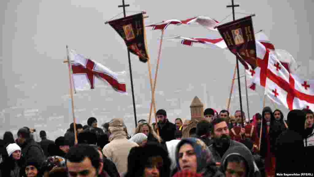 Georgia - Participanţi la marşul &quot;Alilo&quot;, procesiune religioasă tradiţională de Crăciun, la Tbilisi, 7 ianuarie 2013