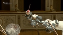 Roboti YuMi dirigjon Andrea Bocellin