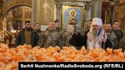 مراسم تبرک هزاران کیک کوچک عید پاک برای سربازان اوکراینی در کلیسای جامع کی‌یف