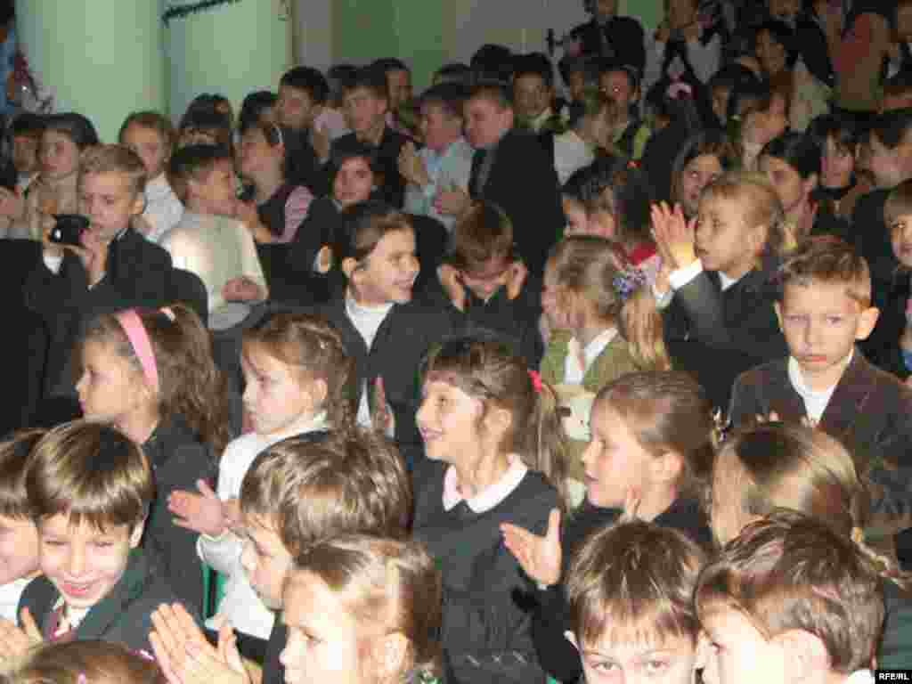 Це вже вдруге у гімназії відбувається Різдвяно-новорічне свято, незмінним атрибутом якого є вертеп - вертеп, школа