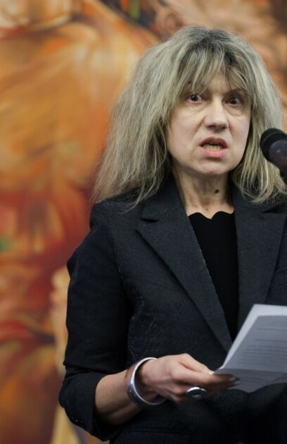 Литературен вестник е на толкова години на колкото и Конституцията