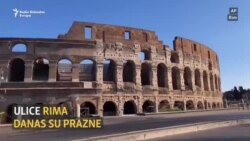 Svećenik zalijepio slike vjernika na prazne klupe