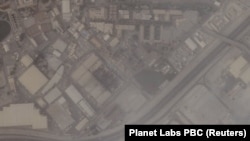 Një imazh satelitor tregon dëmet në bazën detare të Flotës së Pestë të SHBA-së në Manama të Bahrejnit, pas sulmeve të Iranit, më 1 mars.