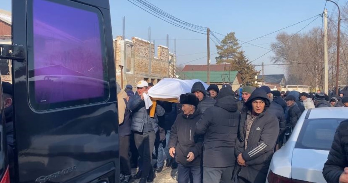 Бетіндегі белдік сидит киска