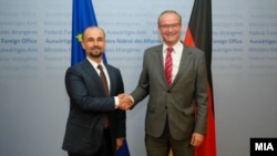 Министерот за европски прашања Орхан Муртезани на средбата во Берлин со неговиот германски колега Гинтер Крихбаум
