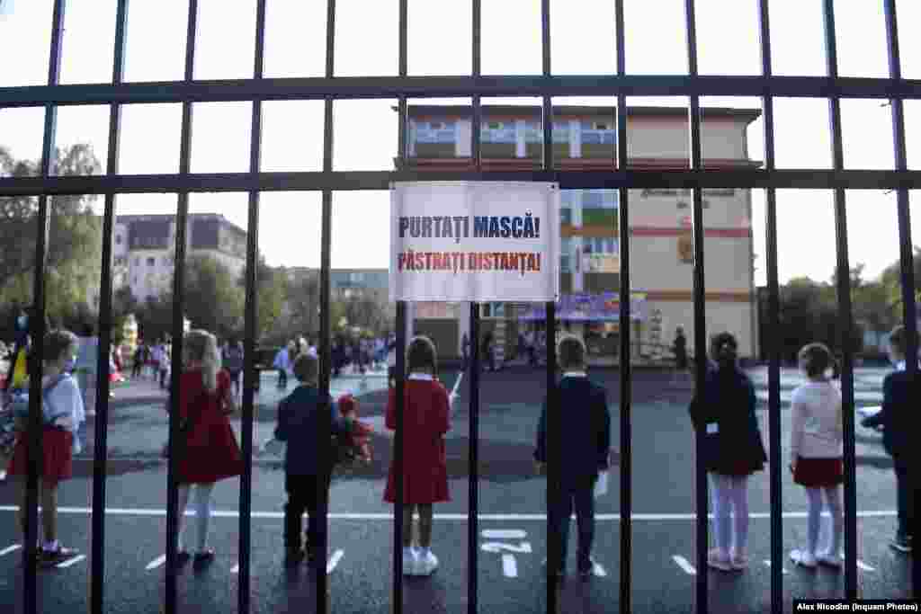 Social distancing between students and teachers in the yard of a school in Brasov, Romania, on September 14.