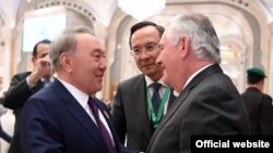 Kazakh President Nursultan Nazarbaev (left) meets with U.S. Secretary of State Rex Tillerson on the sidelines of a summit of Muslim countries in Riyadh on May 21. 