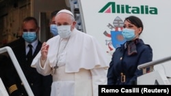 Ferenc pápa Irakba indul a római Leonardo da Vinci-Fiumicino repülőtérről, 2021. március 5-én.