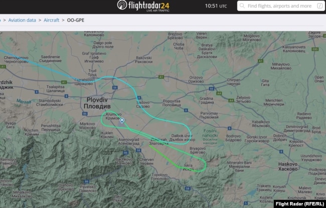 Sistemi i gjurmimit të fluturimeve, FlightRadar24, shfaq avionin duke u vërtitur mbi Plovdiv.