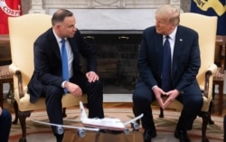 Дональд Трамп (праворуч) прийняв Анджея Дуду у Білому домі за кілька днів до першого туру польських президентських виборів. Вашингтон, 24 червня 2020 року
