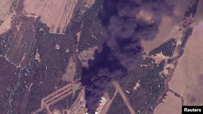 Satelitski snimak kompanije PlanetLabs prikazuje dim koji se podiže nakon ukrajinskog napada dronom na naftnu pumpnu stanicu u ruskoj Permskoj oblasti, 29. aprila.