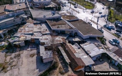 Tregu i gjelbër i Ulpianës. Që një kohë të gjatë, autoritetet kanë premtuar se në të do të investohet dhe do të bëhet një treg modern. 