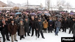 Armenia - Opposition candidate Sasun Mikaelian holds an election campaign rally in Hrazdan, 9Feb2012.