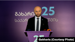 „ეს ფუნდამენტურად ანგრევს „ოცნების“ ყალბ ნარატივს - თითქოს კრძალავს ე.წ. ბოიკოტისტებს, რაც, თავის მხრივ, „ოცნების“ მხრიდან ასევე არაკონსტიტუციური მიდგომაა“, - ბერდია სიჭინავა.