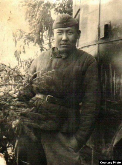 Жігіттерді траннилердің әуесқойлық бейнелерін қараңыз. Жалаңаштанған танымал ер актерлердің суреттері