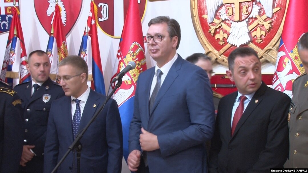 Predsednik Srbije Aleksandar Vučić i ministar odbrane Srbije Aleksandar Vulin (desno), u Nišu 10. maja 2019. 