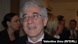 Leon Aron, guvernator BBG