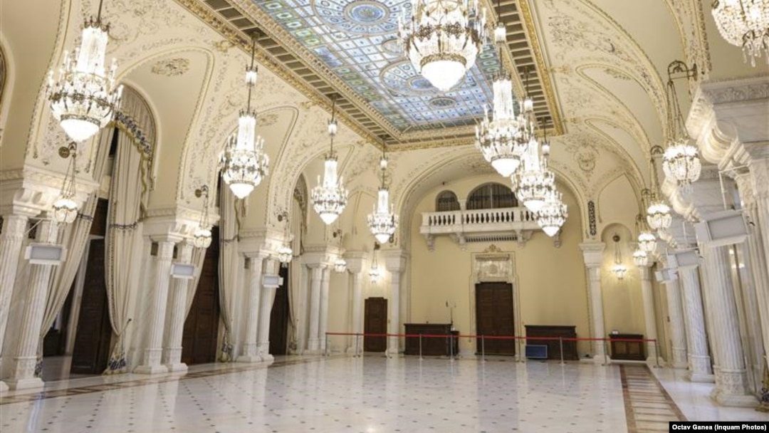 În timpul Războiului de Independență, Elisabeta, soția lui Carol I, a făcut la Cotroceni un spital militar. Cotrocenii au fost casa lui Ferdinand I și a Mariei, ocupată de nemți în WWI. Biserica lui Vodă Cantacuzino, demolată de Ceaușescu, a fost restaurată după 1989. 