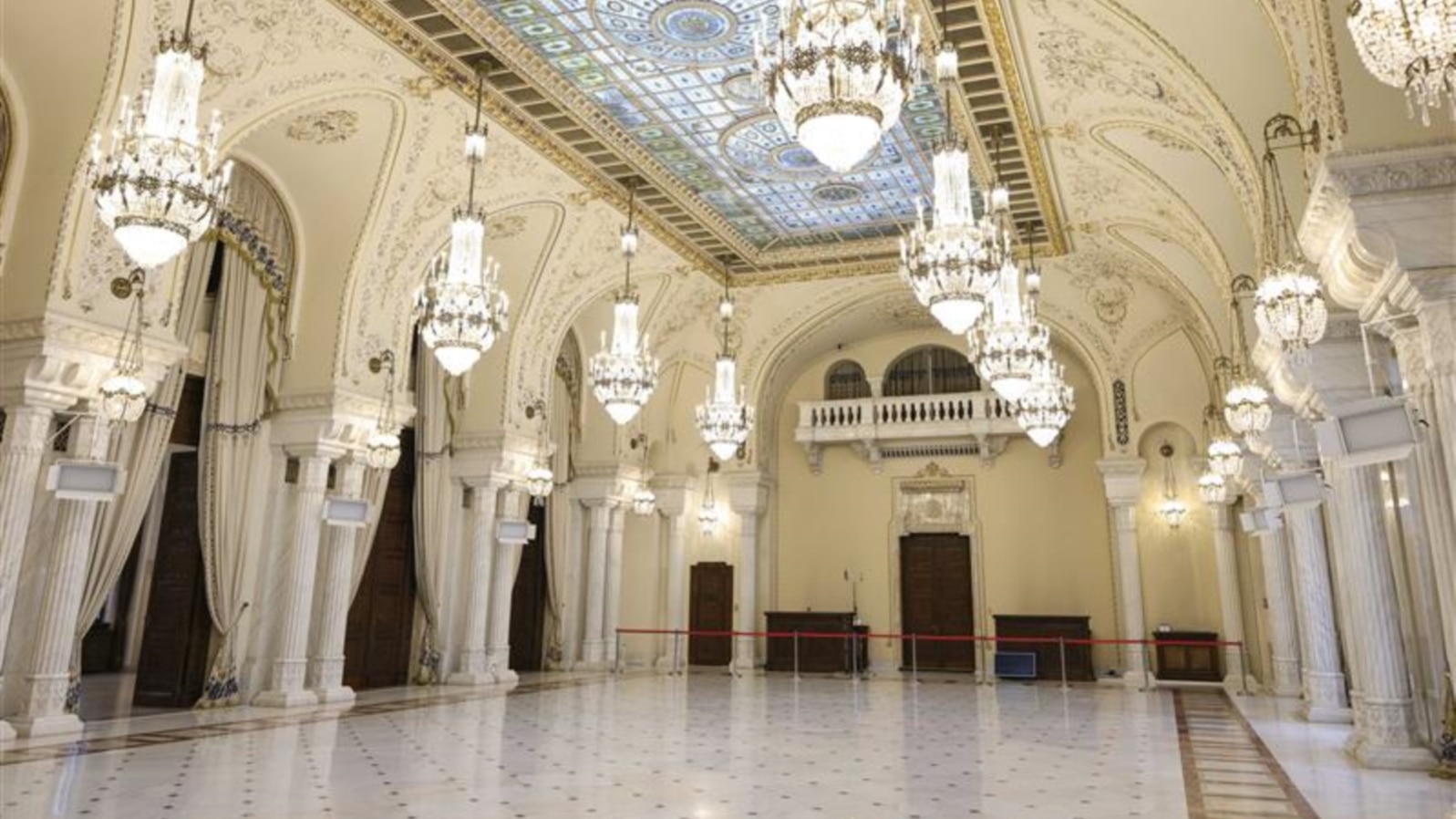 În timpul Războiului de Independență, Elisabeta, soția lui Carol I, a făcut la Cotroceni un spital militar. Cotrocenii au fost casa lui Ferdinand I și a Mariei, ocupată de nemți în WWI. Biserica lui Vodă Cantacuzino, demolată de Ceaușescu, a fost restaurată după 1989. 