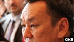 Interior Minister Moldomusa Kongantiev was reprimanded for his choice of deputy police chief.