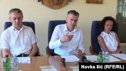 Predsednik Opštine Čajetina Milan Stamatović (sredina) sa saradnicima