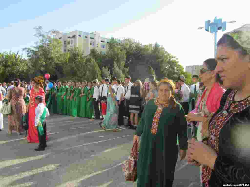 Aşgabat ş&auml;heriniň 52-nji mekdebind&auml;ki dabara.