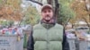 Георги Чакъров сам започва да почиства боклука пред своя блок, а по-късно към него се присъединяват и съседи
