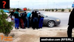 Aşgabadyň etegindäki "gul bazary" 