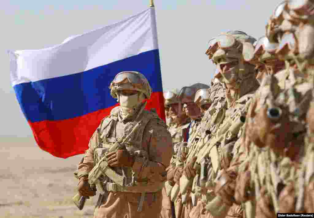 A hadgyakorlaton használt fegyverek és harci járművek a tréning után is a tádzsik katonai bázison maradnak, jelentette be Alekszandr Lapin orosz központi katonai körzeti parancsnok.&nbsp;