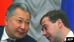 Russian President Dmitry Medvedev (right) and his Kyrgyz counterpart Kurmanbek Bakiev are reportedly due to discuss a second Russian base in Kyrgyzstan.