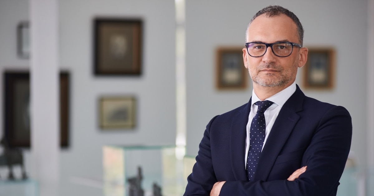 Той е общественик с предприемачески дух. Интересите му се простират