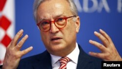 Europarlamentarul Hannes Swoboda la o conferințâ de presă la Zagreb