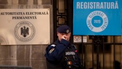 Un jandarm de gardă în fața Autorității Electorale Permanente de la București
