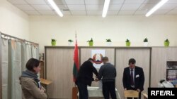 Belarus - Presidential election. Early voting at polling station 15,20, Minsk, 8Okt2015