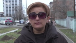 "Таш-Дөбөгө бара албайбыз". Азиз балдардын ата-энелери мектепти көчүрүүгө каршы