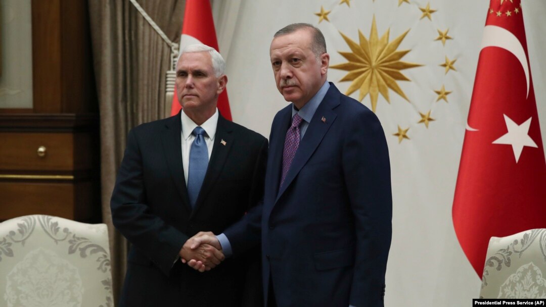 دیدار دونفری مایک پنس و رجب طیب اردوغان به مدت ۹۰ دقیقه و در کاخ ریاست جمهوری ترکیه برگزار شد