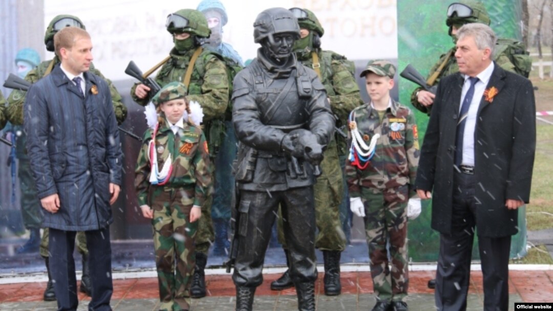 The unveiling of the "polite people" monument in Belogorsk on May 6. 