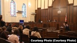 დღეს თბილისის საქალაქო სასამართლოში დახურულ სხდომაზე ბიძინა ივანიშვილს დაუსვეს შეკითხვები.