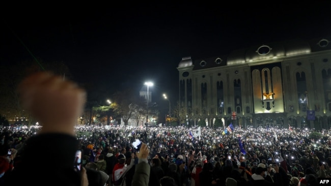 Протестът пред сградата на парламента в Тбилиси