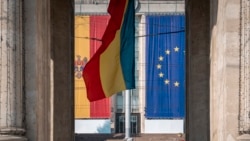 Republica Moldova și-a depus candidatura de aderare la Uniunea Europeană în martie 2022 și a obținut statutul de candidat în iunie a aceluiași an. Pe 25 iunie 2024, UE a deschis negocierile de aderare cu R. Moldova.