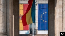 Republica Moldova și-a depus candidatura de aderare la Uniunea Europeană în martie 2022 și a obținut statutul de candidat în iunie a aceluiași an. Pe 25 iunie 2024, UE a deschis negocierile de aderare cu R. Moldova.