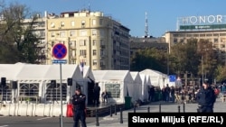 Šatrosko naselje pristalica vlasti zvano "Ćacilend", Beograd, Srbija, 6. novembar 2025.