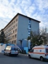 Un adolescent de 16 ani a murit pe 11 noiembrie în Spitalul de Urgență din Târgu Jiu după ce a așteptat trei ore transferul la Craiova.