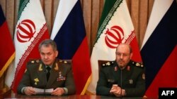 ՌԴ պաշտպանության նախարար Սերգեյ Շոյգուի և Իրանի պաշտպանության նախարար Հոսեյն Դեհքանի համատեղ ասուլիսը, Թեհրան, 2015 թ․ 