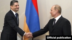 Russia -- Prime Minister Vladimir Putin (R) meets with his visiting Armenian counterpart, Tigran Sarkisian, in Saint Petersburg, 22Dec2010.